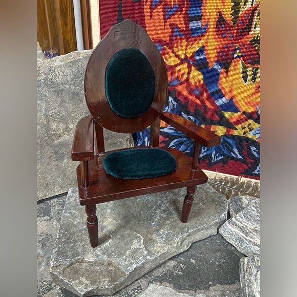 Regal Mini Throne Doll Chair or Plant Holder - Picture 2 of 15